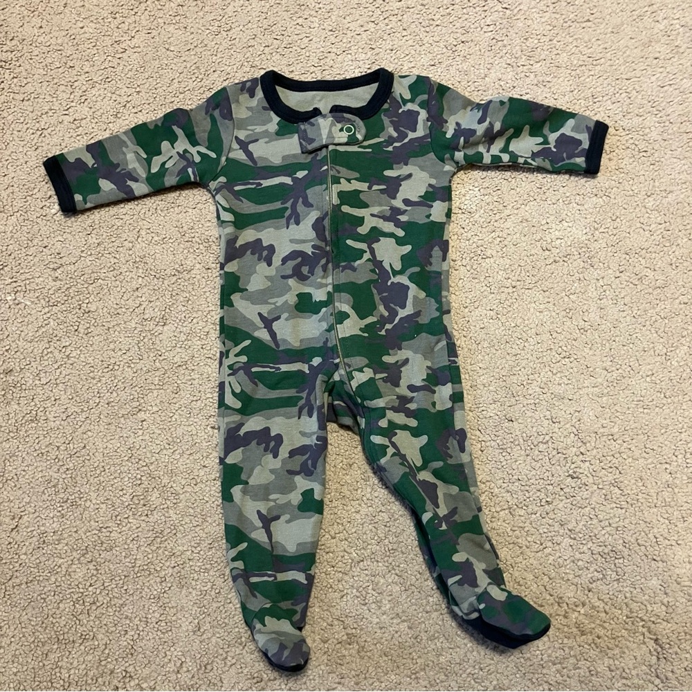 The Peanutshell Footed Baby‎ Boy’s Camo Sleeper Sz 3 Months *LIKE NEW*